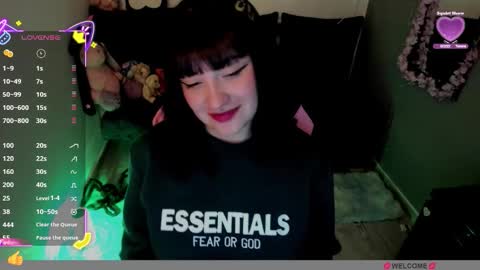 Snapshot of millandiux chatting on 10.23.25 millandiux online show from 10.23.25