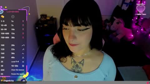 Snapshot of millandiux chatting on 11.22.25 millandiux online show from 11.22.25