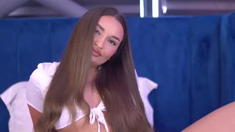 Snapshot of millaserene chatting on 09.10.25 Milla online show from 09.10.25