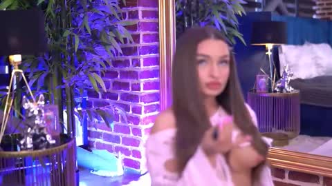 Snapshot of millaserene chatting on 11.01.25 Milla online show from 11.01.25