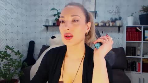 MillaXQueen online show from 02.22.26