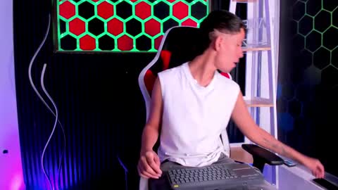 Snapshot of miller_tommy chatting on 04.11.26 Tommy online show from 04.11.26