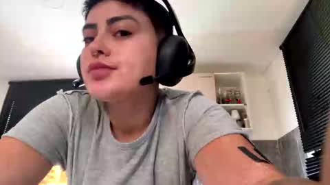 Im girl my name is Johana  online show from 10.21.25