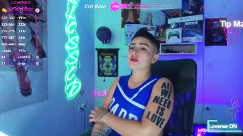 Im girl my name is Johana  online show from 11.25.25