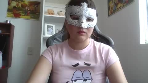 Snapshot of milleynoface chatting on 04.15.26 milleynoface online show from 04.15.26