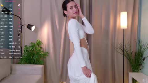 Snapshot of milli_maus chatting on 12.22.25 Anna online show from 12.22.25