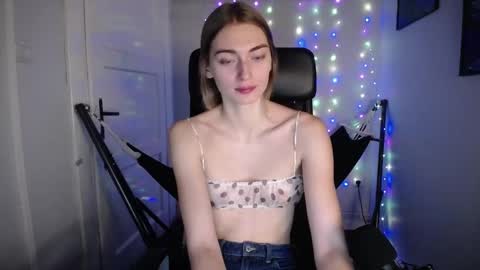 Snapshot of millie_lacroix chatting on 12.05.24 millie_lacroix online show from 12.05.24