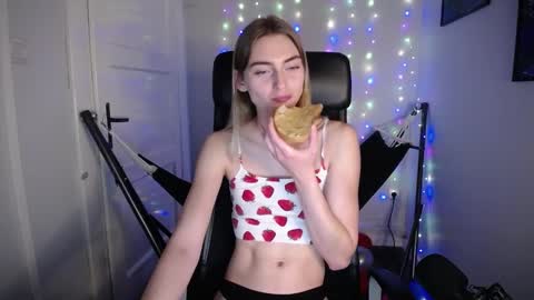 Snapshot of millie_lacroix chatting on 12.27.24 millie_lacroix online show from 12.27.24