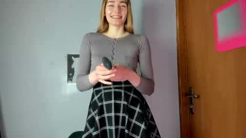 Snapshot of millie_lacroix chatting on 04.20.26 millie_lacroix online show from 04.20.26