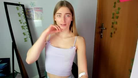 Snapshot of millie_lacroix chatting on 04.30.26 millie_lacroix online show from 04.30.26