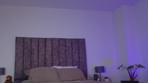 Mila  online show from 09.16.25