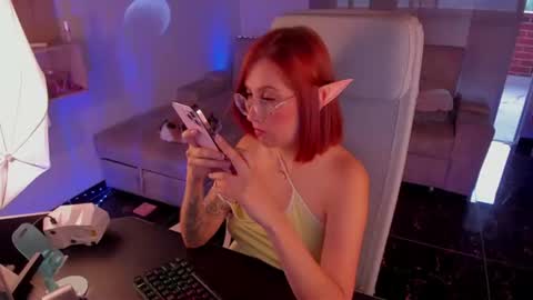 Snapshot of milly_yako chatting on 06.10.26 Monkey D Maddie online show from 06.10.26