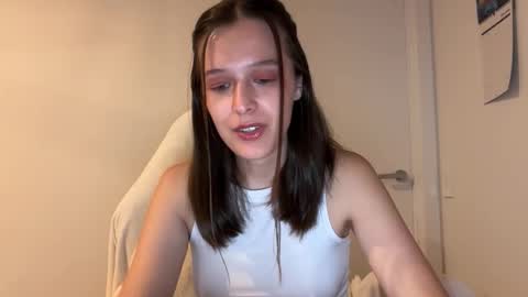 Snapshot of millypetite chatting on 10.05.25 Milly online show from 10.05.25