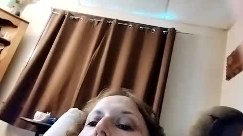 Snapshot of miloanj chatting on 06.17.26 miloanj online show from 06.17.26