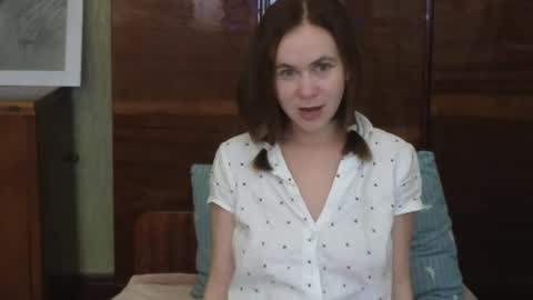 Snapshot of milora_ chatting on 09.09.25 Mila online show from 09.09.25