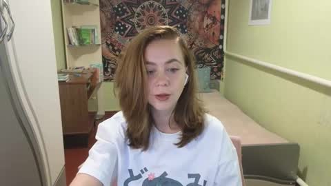 Snapshot of milora_ chatting on 09.13.25 Mila online show from 09.13.25