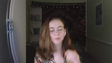 Snapshot of milora_ chatting on 09.14.25 Mila online show from 09.14.25