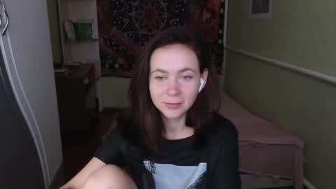 Snapshot of milora_ chatting on 09.17.25 Mila online show from 09.17.25