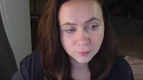 Snapshot of milora_ chatting on 09.18.25 Mila online show from 09.18.25