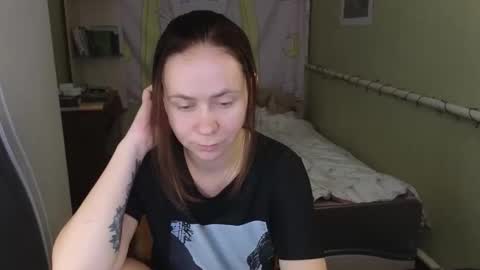 Snapshot of milora_ chatting on 10.03.25 Mila online show from 10.03.25