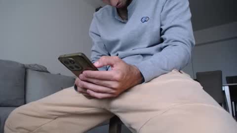 Snapshot of milostructor chatting on 02.25.26 miloslove online show from 02.25.26