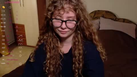 Snapshot of milounee chatting on 04.21.26 milounee online show from 04.21.26