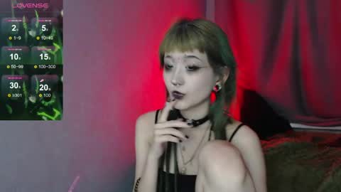 Snapshot of milten_trish chatting on 04.26.26 milten_trish online show from 04.26.26