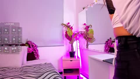  Milu Belucci  online show from 01.07.25