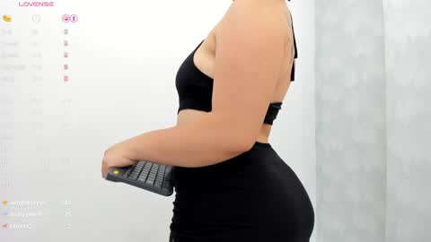 Snapshot of milu_gomez chatting on 01.13.25 Milu Gomez online show from 01.13.25