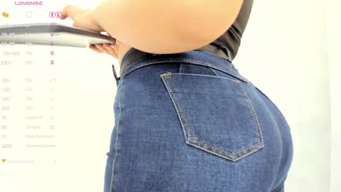 Snapshot of milu_gomez chatting on 01.15.25 Milu Gomez online show from 01.15.25