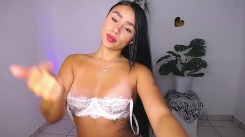 Mily Ortiz online show from 04.15.26