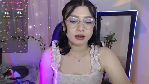 Snapshot of mily_thomson_b chatting on 11.02.25 Mily online show from 11.02.25