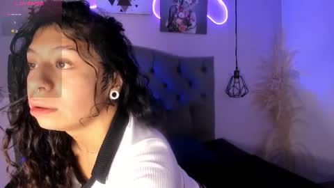 Snapshot of milyferrer chatting on 06.19.26 Mily online show from 06.19.26