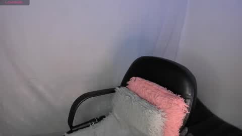 Snapshot of milysauria_ chatting on 02.21.25 Mily  online show from 02.21.25