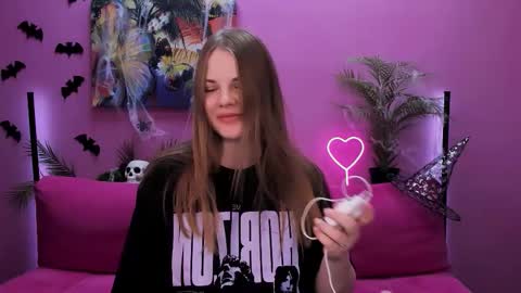 Kelly online show from 10.31.25