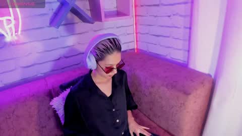 Minji online show from 01.08.25