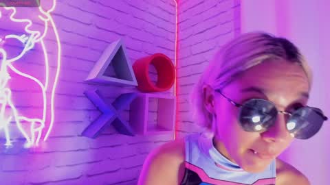 Minji online show from 01.10.25