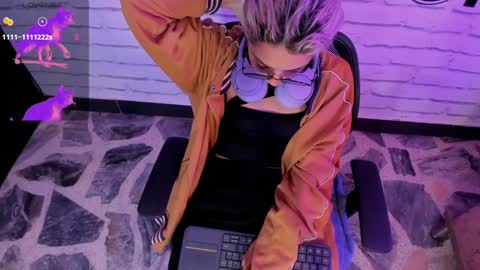 Minji online show from 01.20.25