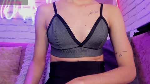 Minji online show from 01.22.25