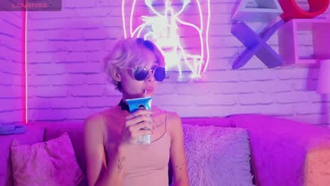 Minji online show from 01.30.25