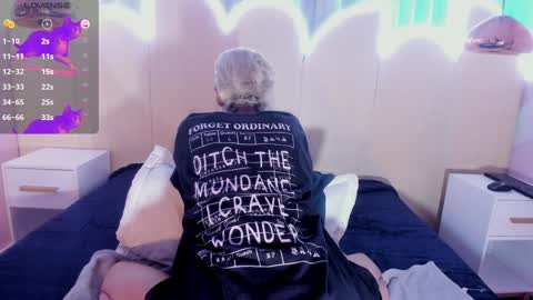 Minji online show from 02.02.25