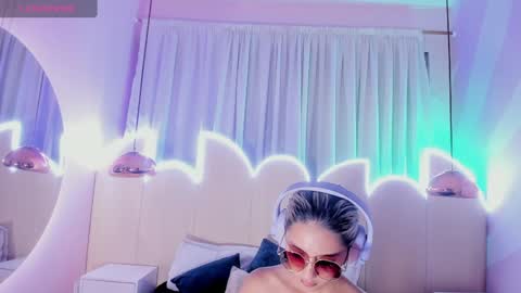 Minji online show from 02.03.25