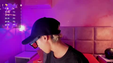 Minji online show from 02.10.25