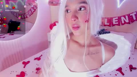 Minji online show from 02.14.25