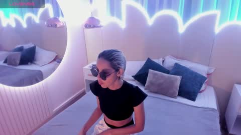 Minji online show from 02.17.25