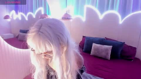 Minji online show from 02.22.25