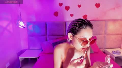 Minji online show from 02.28.25