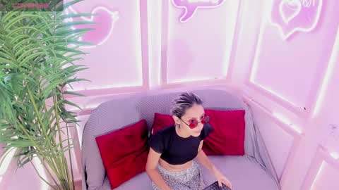 Minji online show from 03.08.25