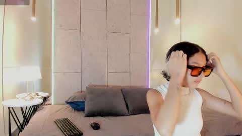 Minji online show from 09.10.25