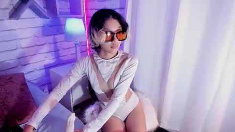 Minji online show from 09.18.25